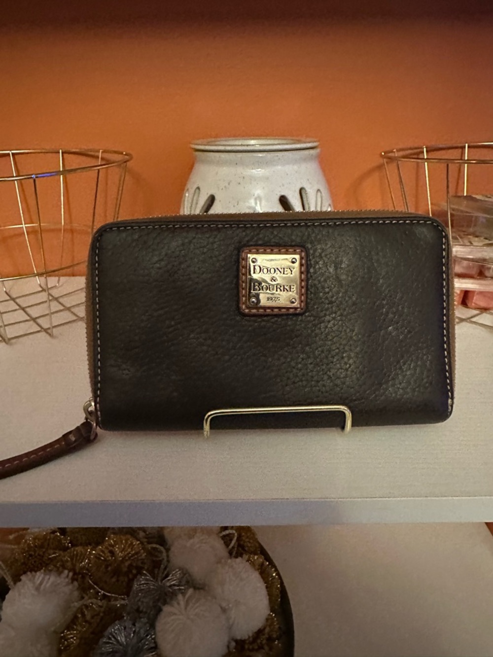 DOONY & BOURKE Dark Brown Zip Wristlet Wallet(EUC)